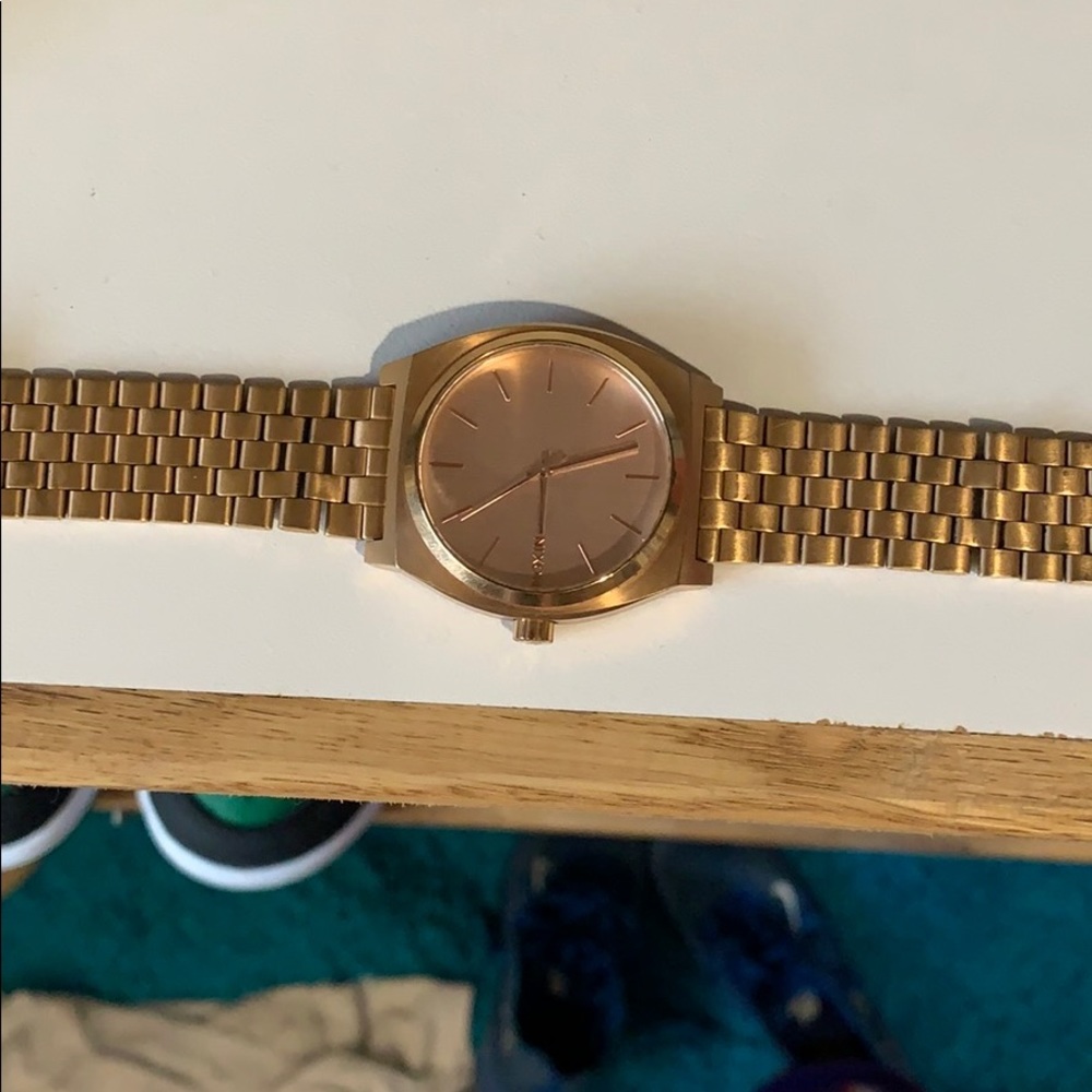 Rose gold Nixon watch - Picture 3 of 3